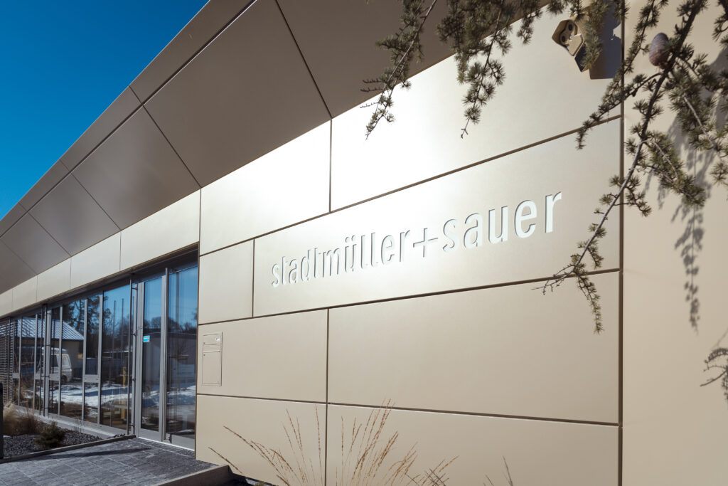 Stadtmüller + Sauer Fertigungstechnik und Präzisionstechnik - Unser modernes Firmengebäude